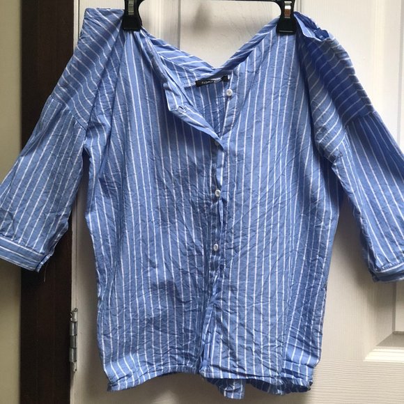 3 FOR $30 / Fashion Nova Off the Shoulder Button Down - Picture 2 of 5